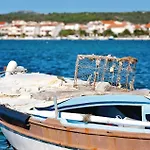 아파트 2 Bedroom Beautiful In Ražanj