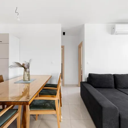 2 Bedroom Beautiful In *