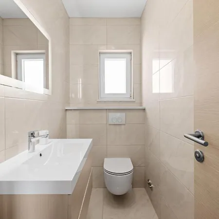 2 Bedroom Beautiful In * Ražanj