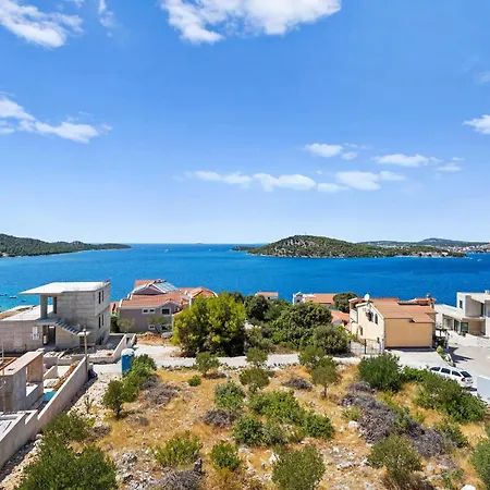 2 Bedroom Beautiful In Daire