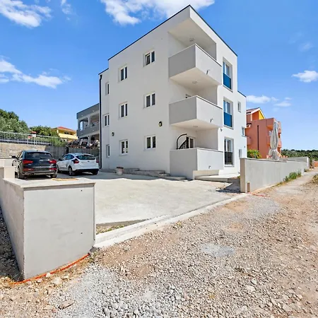 2 Bedroom Beautiful In * Ražanj