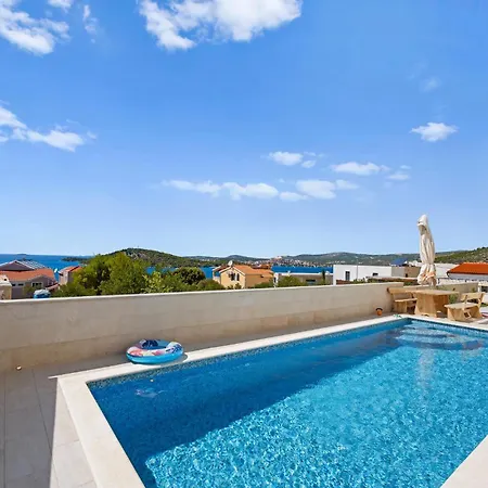 2 Bedroom Beautiful In Apartmán Ražanj