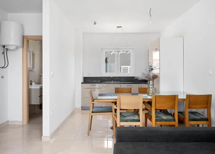 2 Bedroom Beautiful In Ražanj