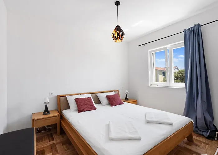 2 Bedroom Beautiful In *