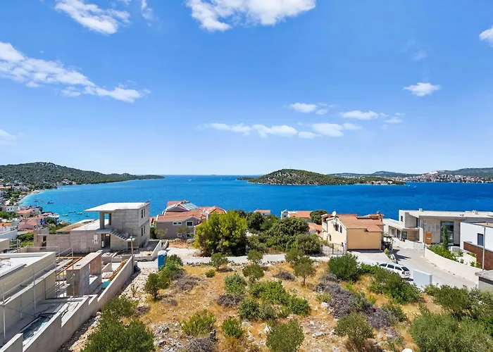 2 Bedroom Beautiful In דירה