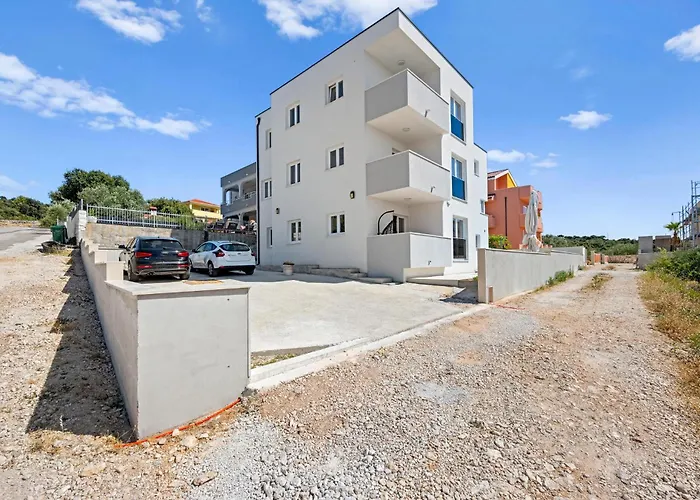 2 Bedroom Beautiful In * Ražanj